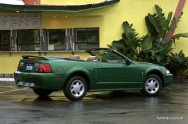 2000 Ford Mustang