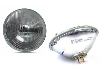 Superados, os faróis selados (sealed-beam) persistiram nos EUA por causa da legislação