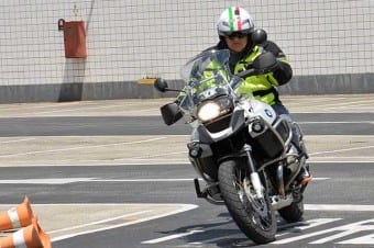 Uma moto grande e pesada pode ser má escolha para a cidade, sobretudo ao novato