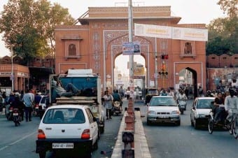 A Índia tem 21 milhões de veículos, mas apenas 18 para cada 1.000 habitantes (foto de Jaipur feita por Vincent-Desjardins)