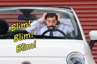 O Fiat 500 dispara uma sineta altíssima e irritante, para se colocar o cinto, assim que você liga a ignição